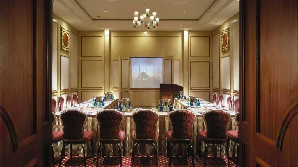 FOUR SEASONS HOTEL