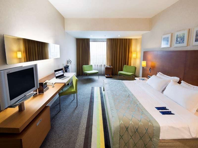 RADISSON BLUE CONFERENCE& AIRPORT HOTEL