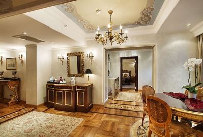 GOLDEN CROWN HOTEL
