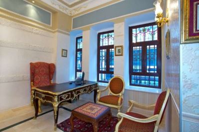 AMBER HOTEL