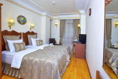 EMPIRE PALACE HOTEL