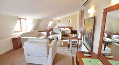 GOLDEN REST HOTEL