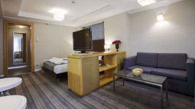HOUSEZ SUITES & APARTMENTS