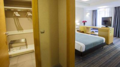 HOUSEZ SUITES & APARTMENTS