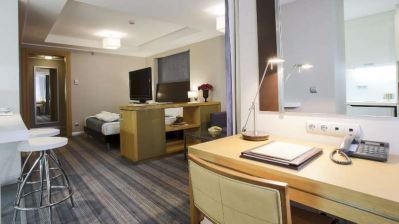 HOUSEZ SUITES & APARTMENTS