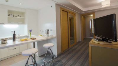 HOUSEZ SUITES & APARTMENTS