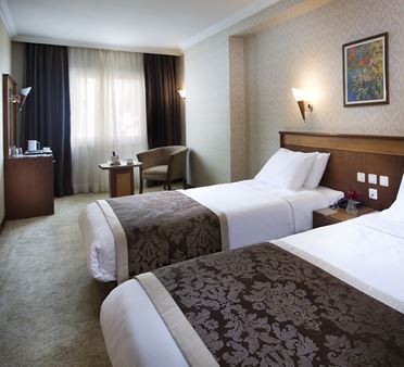 LION HOTEL