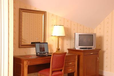 METROPARK HOTEL