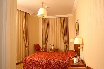 METROPARK HOTEL