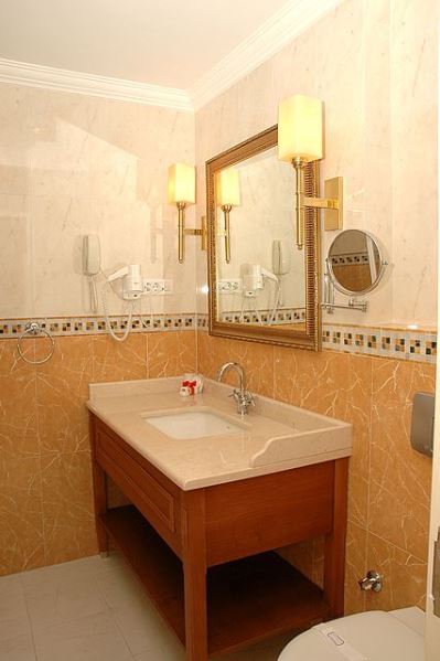 METROPARK HOTEL