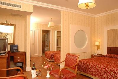 METROPARK HOTEL