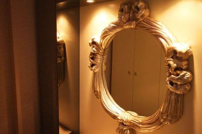 Q INN HOTEL