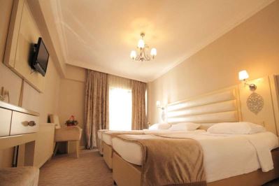 Q INN HOTEL