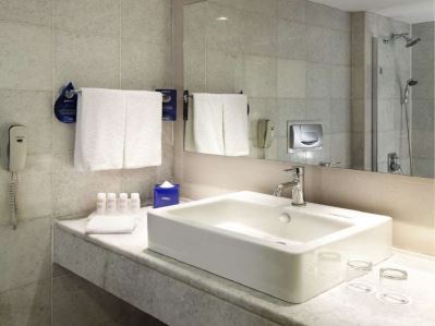 RADISSON BLUE CONFERENCE& AIRPORT HOTEL