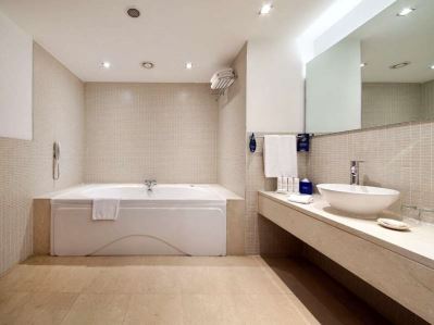 RADISSON BLUE CONFERENCE& AIRPORT HOTEL