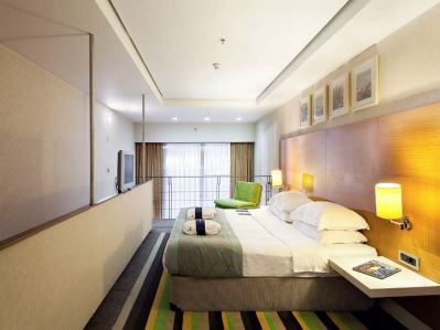 RADISSON BLUE CONFERENCE& AIRPORT HOTEL