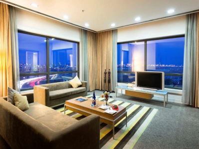 RADISSON BLUE CONFERENCE& AIRPORT HOTEL
