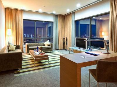 RADISSON BLUE CONFERENCE& AIRPORT HOTEL