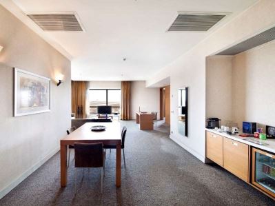 RADISSON BLUE CONFERENCE& AIRPORT HOTEL