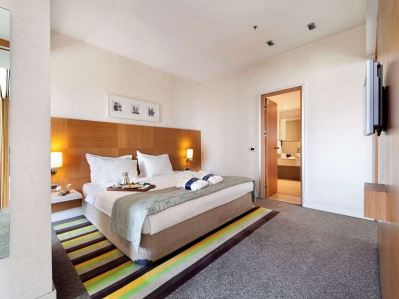 RADISSON BLUE CONFERENCE& AIRPORT HOTEL