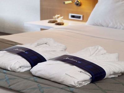 RADISSON BLUE CONFERENCE& AIRPORT HOTEL