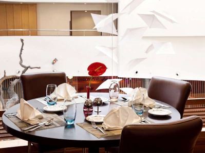 RADISSON BLUE CONFERENCE& AIRPORT HOTEL