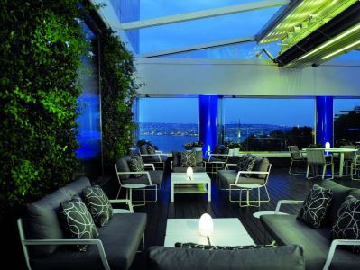 THE RITZ CARLTON