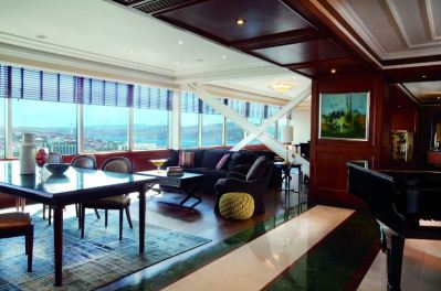 THE RITZ CARLTON
