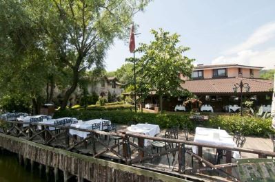 RIVERSIDE CLUB