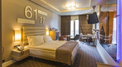 THE PEAK HOTEL