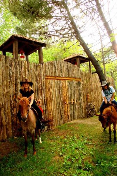WOODYVILLE TREE HOUSES AND COWBOY CITY