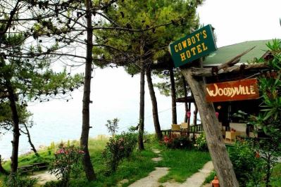 WOODYVILLE TREE HOUSES AND COWBOY CITY